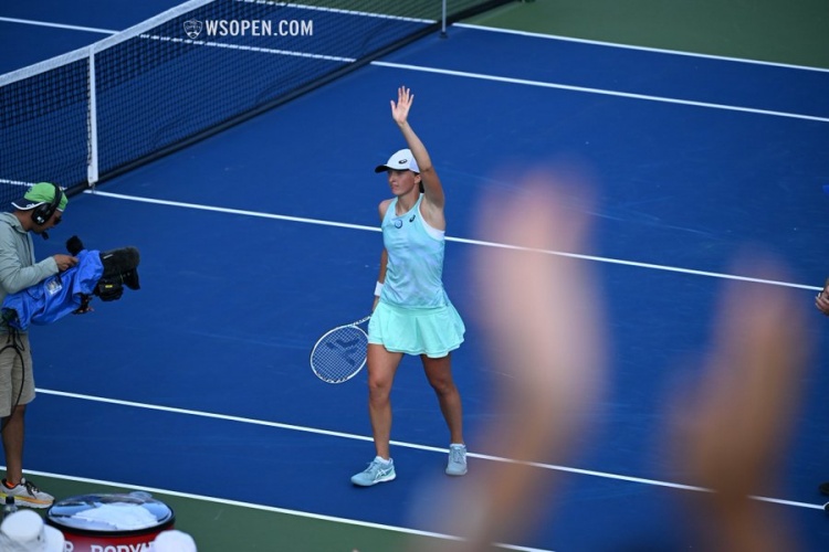 体育鲁能外援动态：格德斯化身“举重运动员”